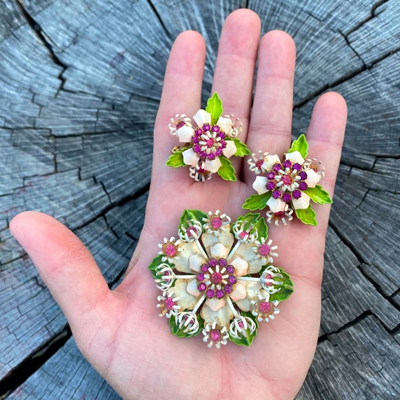 Vintage Flower Brooch and Clip Earrings - Picture 3 of 3